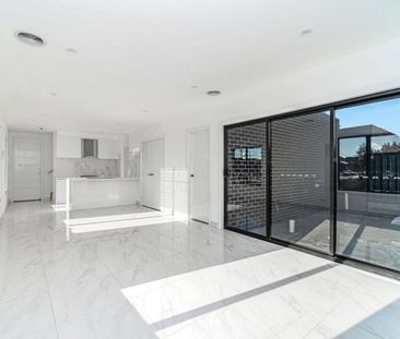 SIMPLY STUNNING - Photo 2