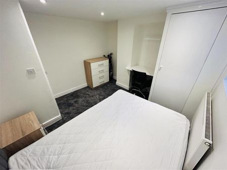 4 bedroom terraced house to rent - Photo 5