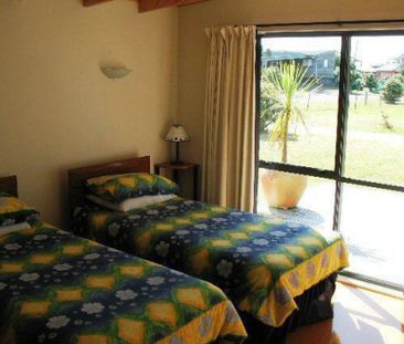 Castleview Rd - Attractive Holiday Rental - Photo 4