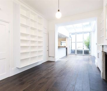 Four bedroom family house just moments from Newington Green. - Photo 3