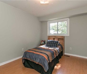 For Lease - 874 Sparrow Road Unit# Main, Newmarket, Ontario - Photo 2