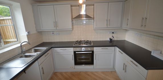 3 bedroom semi-detached house to rent - Photo 2