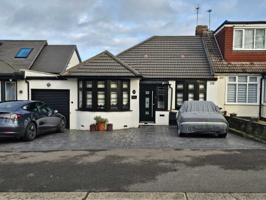 Price £1,150 pcm - Available Now - Part Furnished - Photo 1