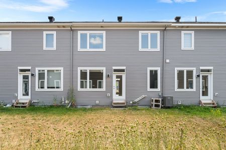 For Lease - 617 Chillerton Drive, Barrhaven, Ontario - Photo 2