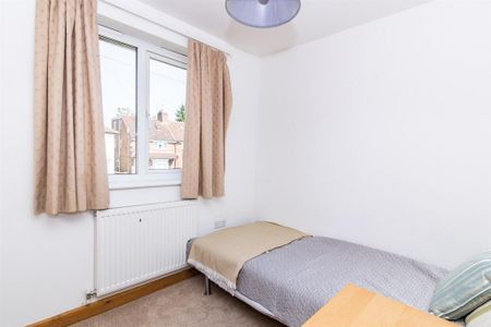 5 bedroom detached house to rent - Photo 3