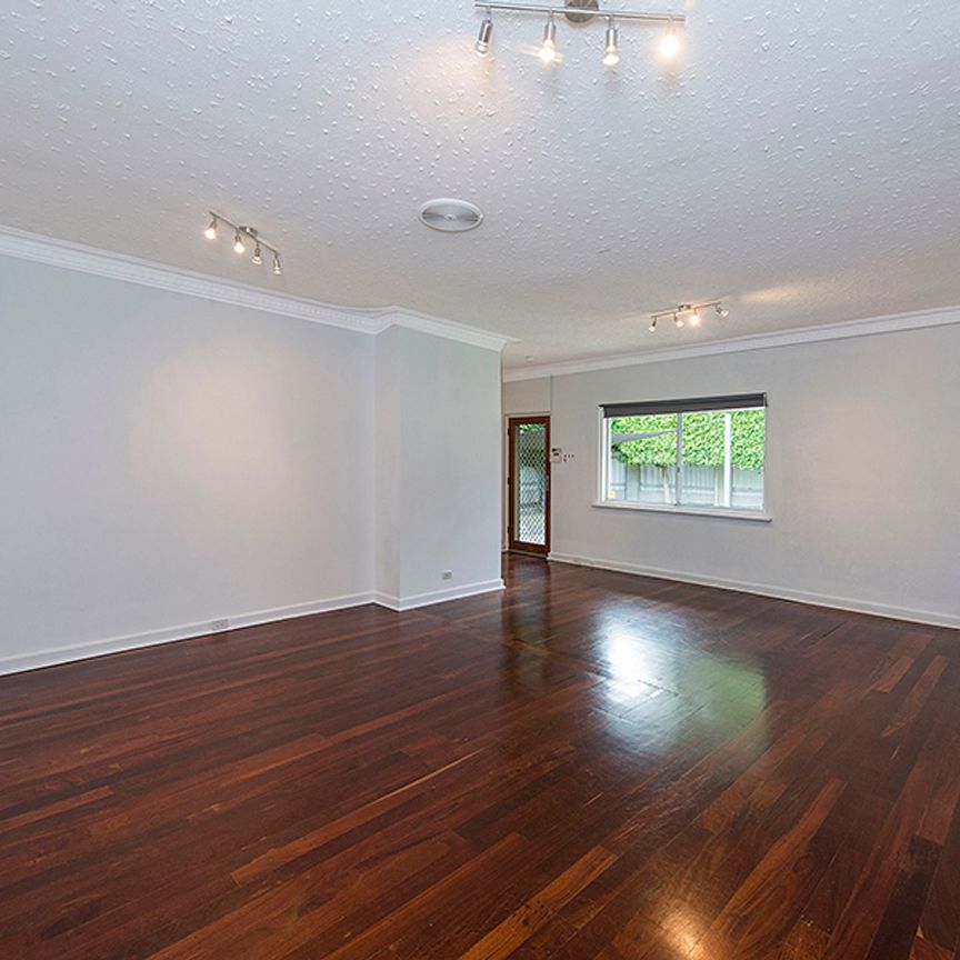 Perfect Location! - Photo 1