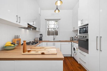 Timeless Art Deco Charm with Generous Indoor–Outdoor Living - Photo 5