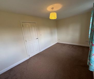 3 bedroom semi-detached to let - Photo 4