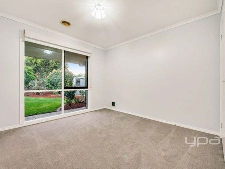 2 Padstowe Court, CRAIGIEBURN - Photo 5