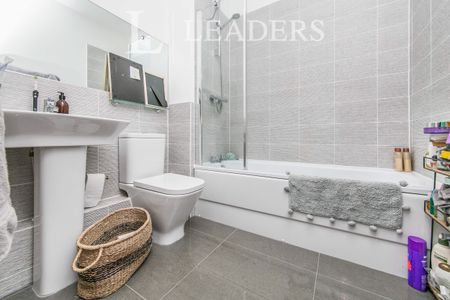 2 bedroom apartment to rent Napier Road, Colchester, Essex, CO2 - Photo 3