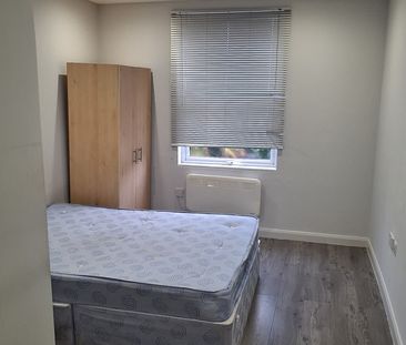 Studio Flat, Oakridge Road, BR1 - Photo 3