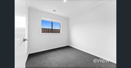 Brand new Stunning Family Home in Manor Lakes! - Photo 4