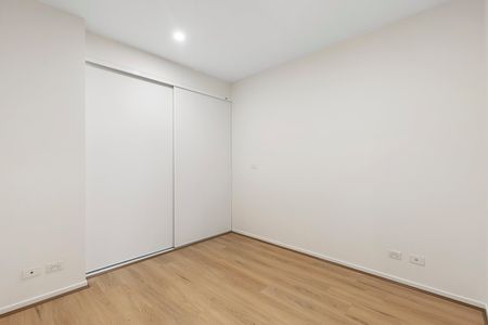 “Beachside Bliss – Steps from the Sand & Bay Street Cafés!” - Photo 5