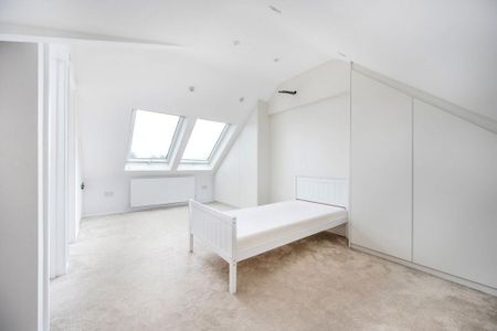 4 bedroom semi-detached house to rent - Photo 5