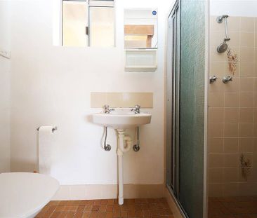 4 Bedroom Family Home - Photo 5