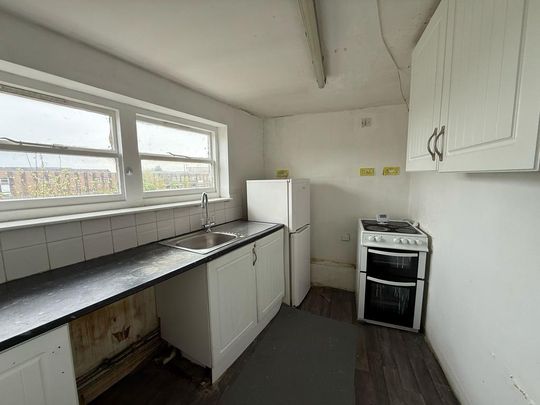 3 bedroom maisonette to rent - Photo 1