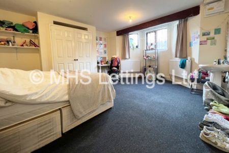 8 Bedroom Mid Terraced House for rent in Regent Park Avenue - Photo 3