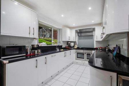 6 bedroom detached house to rent - Photo 2