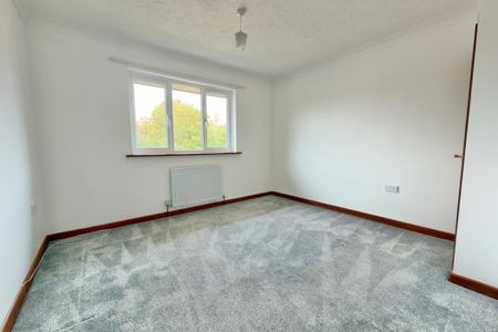 2 bedroom end of terrace house to rent - Photo 2