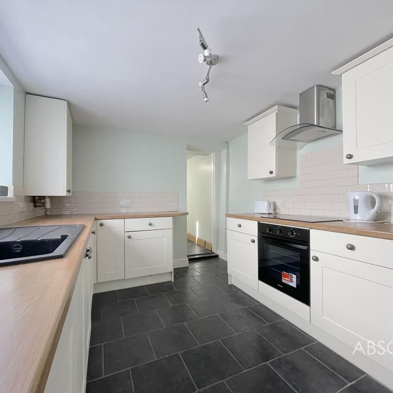 4 bedroom terraced house to rent - Photo 1