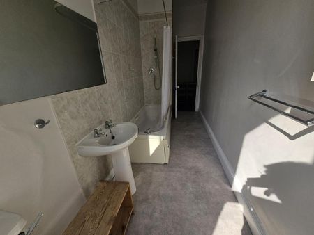 4 bedroom flat to rent - Photo 5