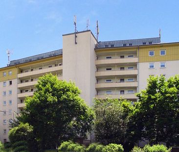 Schöne 2-Zimmerwohnung mit Balkon und Ausblick ins Grüne - Photo 2