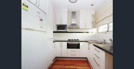 2 Bed Unit in Prime Woolloongabba Location - Photo 3