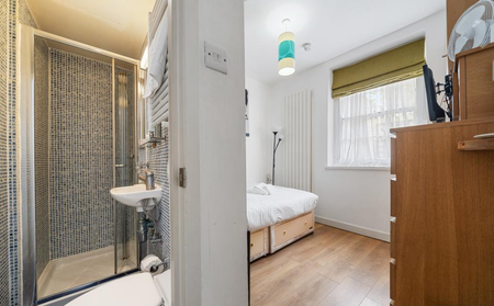 BILLS INCLUDED - A modern single studio apartment in Euston, London NW1 - Photo 2