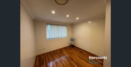 LARGE AND SPACIOUS 4 BEDROOM, 2 STORY HOUSE - Photo 5