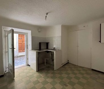 SAINT LAURENT DU VAR - VILLAGE - STUDIO AVEC CHAMBRE EN RDC - Photo 5