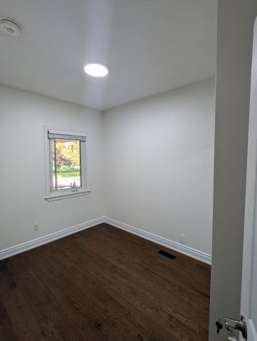 For Lease - 54 Twenty Third Street, Toronto, Ontario - Photo 2