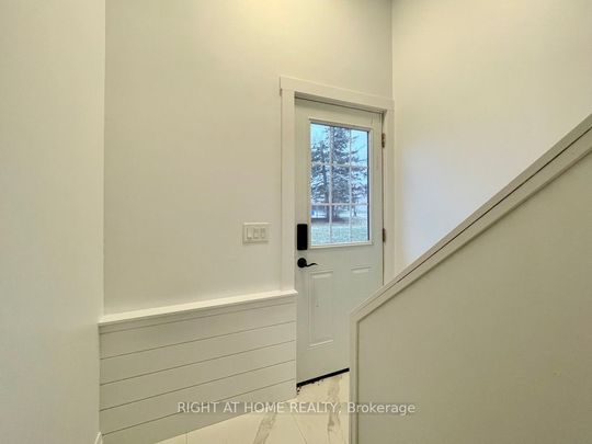 Detached Home For Lease | S7390892 - Photo 1