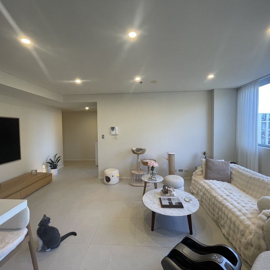 Well-Maintained Three-Bedroom Apartment I Pool & Gym - Photo 1