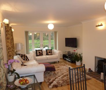 4 bedroom semi-detached bungalow to rent - Photo 1
