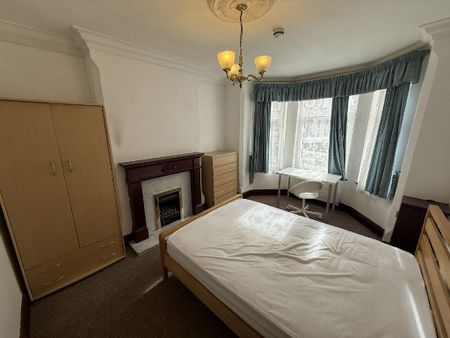 4 bedroom flat to rent - Photo 4