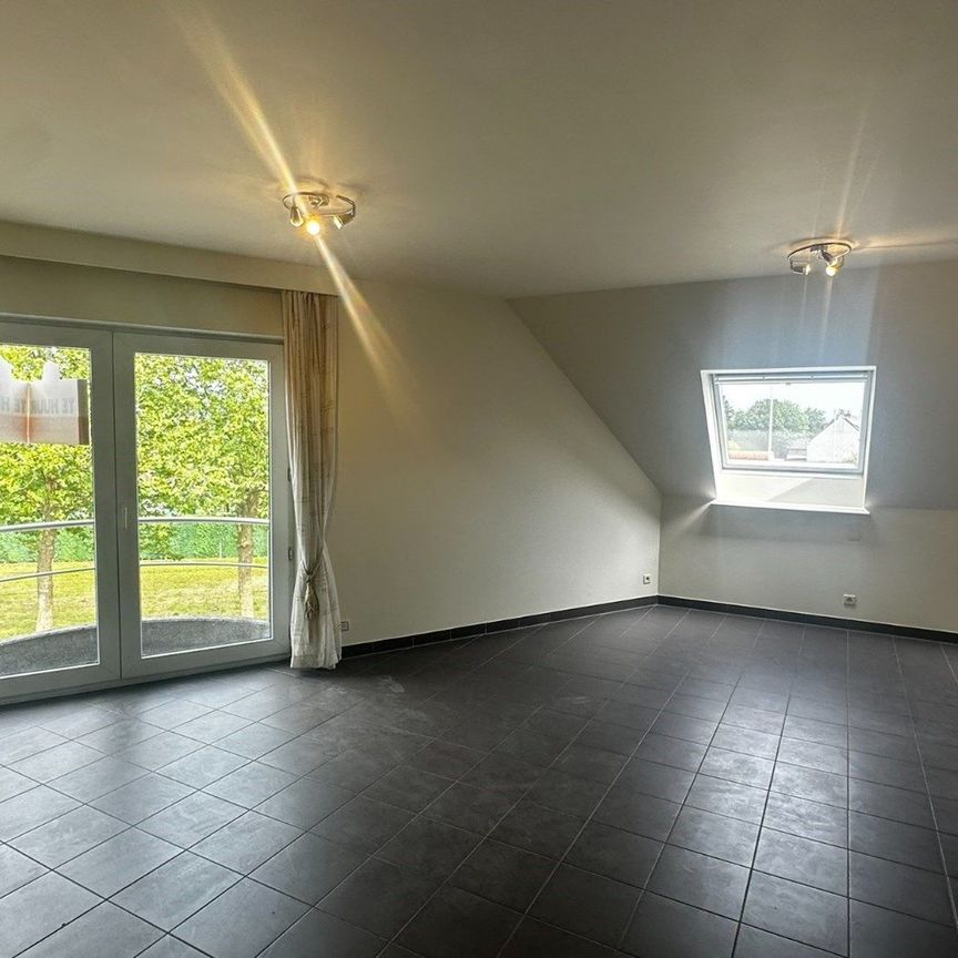 Instapklaar appartement met één slaapkamer, balkon en lift te Lokeren - Photo 1