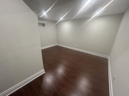 For Lease - 4057 Taffey Crescent Unit# Lower, Mississauga, Ontario - Photo 3