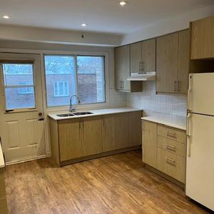 4 1/2 À LOUER - Photo 2