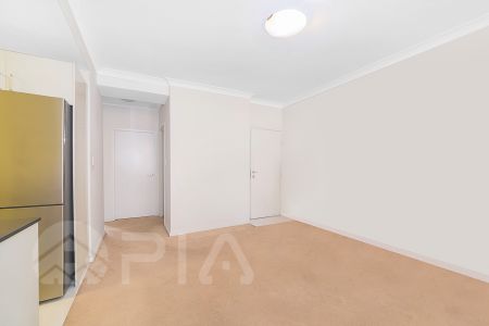 3 Bedroom great location unit available for rent in Granville - unfurnished - Photo 4