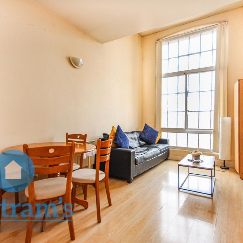 2 bed Flat for Rent - Photo 1