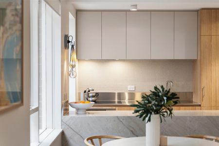 FULLY FURNISHED STUNNING DESIGNER LIVING BY THE BAY - Photo 4