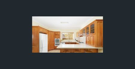 Spacious Family Home - Photo 3