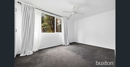 Light-Filled 2-Bedroom Apartment in Prime Location! - Photo 4