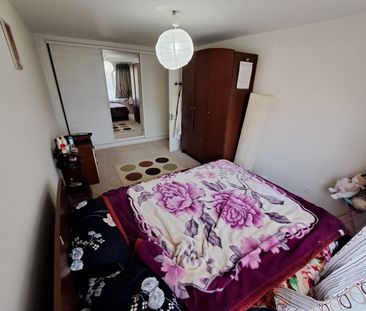3 Bed Terraced House, Turnpike Link, CR0 - Photo 5