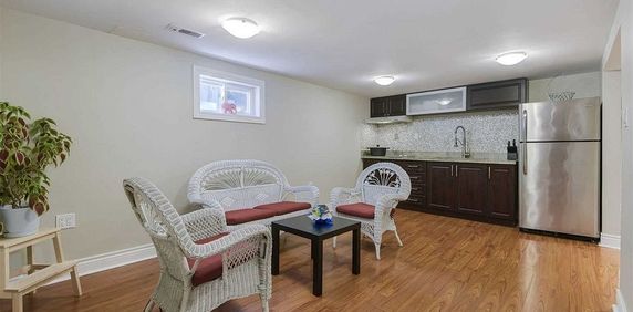 For Lease - 44 Richardson Drive, Aurora, Ontario - Photo 2