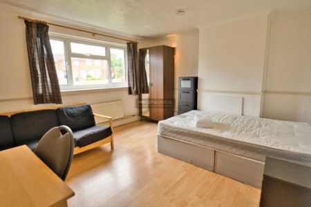 4 bedroom terraced house to rent - Photo 3