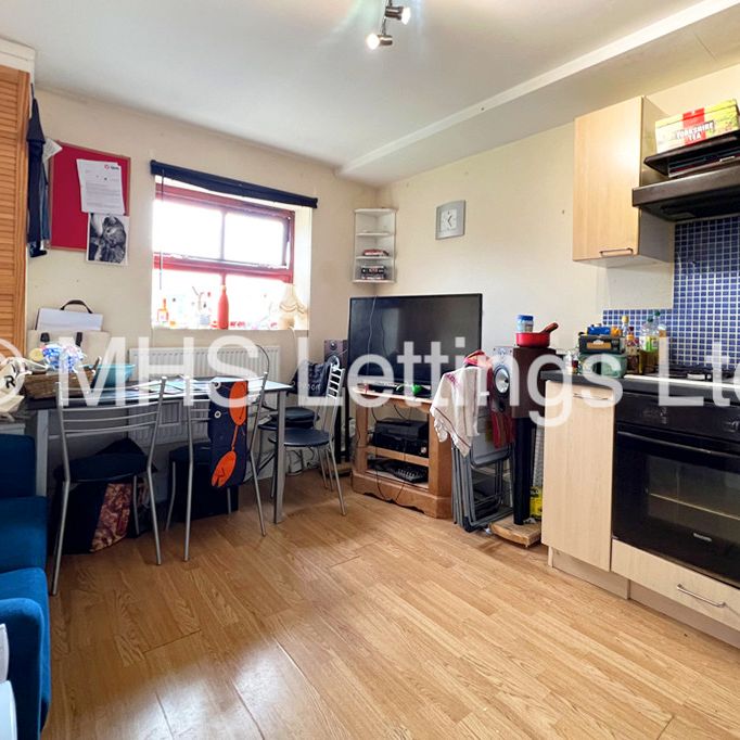 30 Kelso Heights, Leeds, LS3 1HN - Photo 1