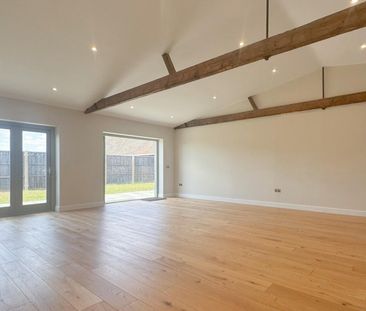 1 Parsonage Dairy, Forest Hall Road, Stansted - Photo 2
