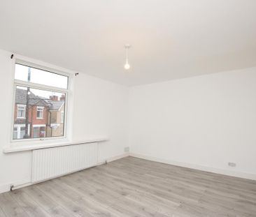 3 bedroom end of terrace house to rent - Photo 1