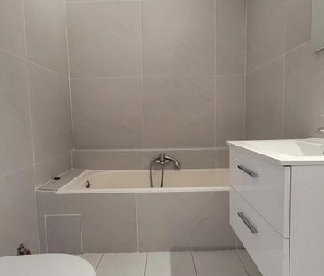 Location Appartement 1 pièce 34m² CANNES 06400 - Photo 3